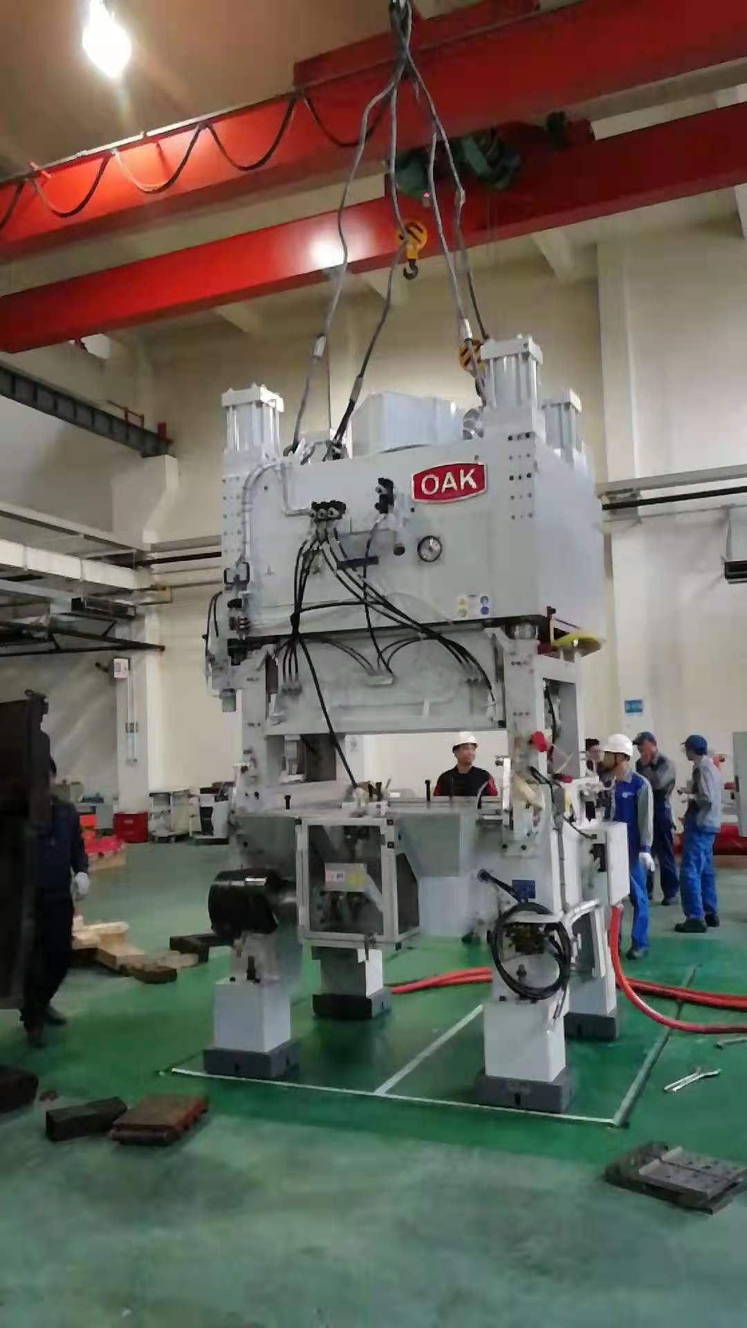 高速?zèng)_床卸車吊裝就位工程 高速?zèng)_床卸車吊裝就位工程