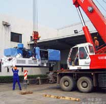 大型注塑機吊裝卸車 大型注塑機吊裝卸車